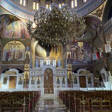 入ると大きなシャンデリア★