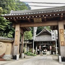 立派な山門です