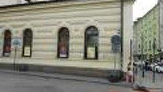 ノビ広場の西隣