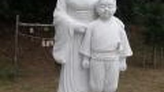 日本の平戸で父・鄭芝龍と日本人の母・田川マツの間に生まれ清に最後まで抵抗した明の功臣鄭成功の生家跡です。