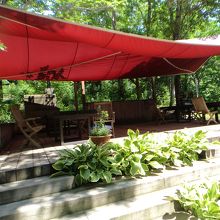 暑い夏などは日陰で休むようになっています。