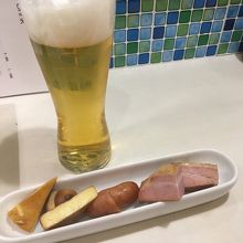 バイツェンビールとスモーク各種