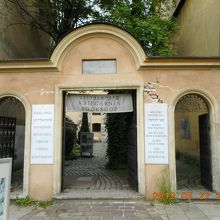 入り口のbOOKSHOPの垂れ幕t