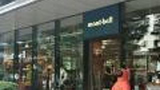 京橋のスポーツウエア店