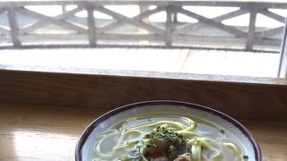 離島ターミナルでちょっと小腹なら、とうもーるショップで八重山そばを