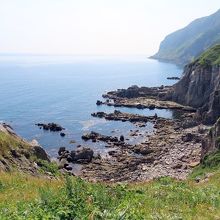 岬の右手はアクセスできない函館山の断崖