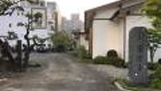 お寺らしくないです