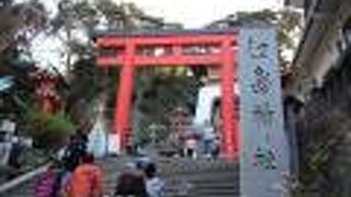 風光明美な場所にある神社