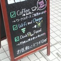 ビールや軽食が味わえるカフェ「AND CAFE」が併設