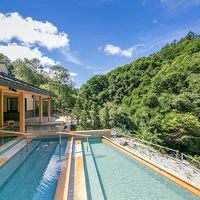 離れていますが、渓流露天風呂は最高です