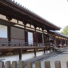 隣の聖霊院よりも建造期は古いそうです