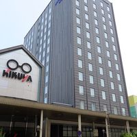 駅からの商店街のアーケードの途中です。