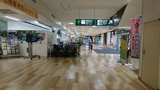 秋田空港の売り場