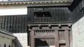 天守中庭への櫓門
