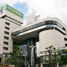 藤丸百貨店　地下１階食品フロアーです