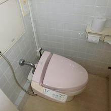 共用のトイレにもウォッシュレットがありました。