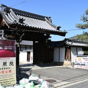 寺院建築ではないが、大嘗宮朝集所に使った建物が見もの