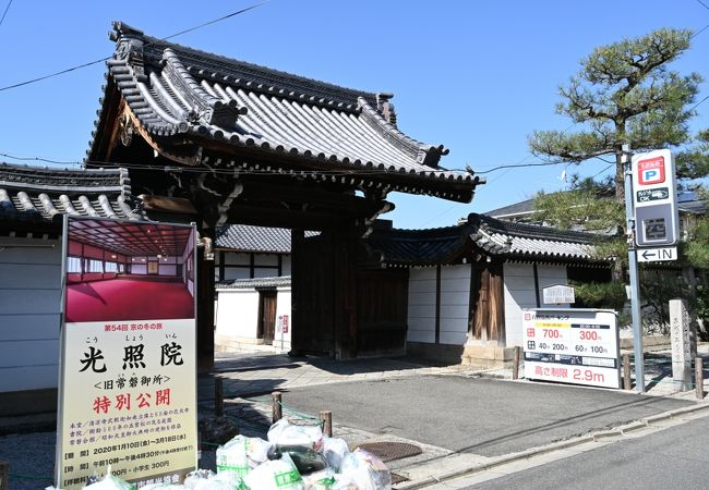 寺院建築ではないが、大嘗宮朝集所に使った建物が見もの