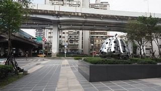 あんまりお散歩向きではない道