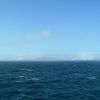 荒れるドレイク海峡を抜け、南極クルーズで初めて見えた陸地