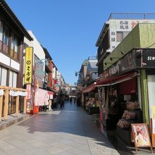 大山門から見る商店街
