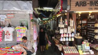 クリスマスシーズンのプラトゥーナーム市場2018