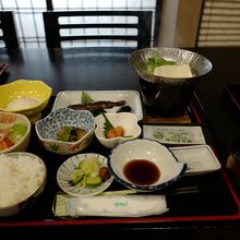 朝食は7時半からスタート。始発のバスに乗るのに丁度良いです。