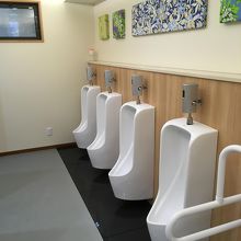 部屋トイレの無い湯沢館の共同トイレ。丸沼館より遥かに綺麗…