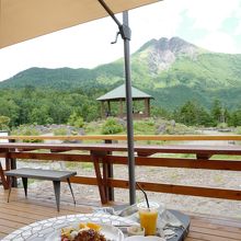 白根山を望みながら、お洒落なランチに舌鼓。