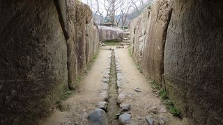 古墳の中に入ってみることができる