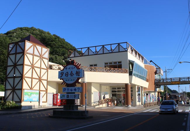 駅前から夕日がきれいな駅です