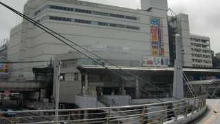 京浜急行横須賀中央駅隣接のショッピングモール