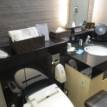 羽田空港国際線 ANAラウンジ (110番ゲート付近)