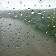 雨の中、スカイレールに乗車しました