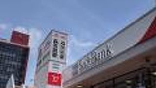 森永製菓と森永乳業の本社ビル