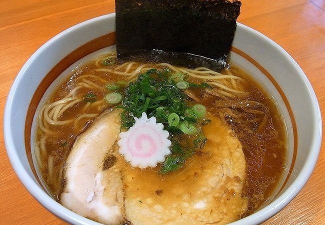 醤油ラーメンを食す