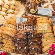 ショーウィンドーにあるトスカーナ地方の伝統菓子「カントゥッチ」がとても美味しそうでした。