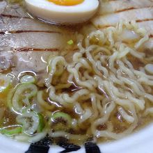 麺は細ちぢれ麺