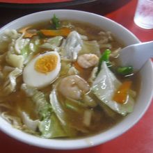 五目ラーメンは850円でした。