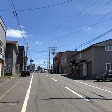 利尻島一周道路からは少し外れた津漁港に突き当たる前に位置