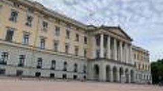 衛兵さんの動きに注目