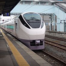 全列車Ｅ657系10両編成で運転されています。