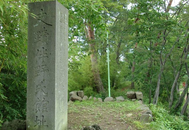 地味だが、よく整備された鎌倉時代から室町時代の「城」というよりは「館跡」