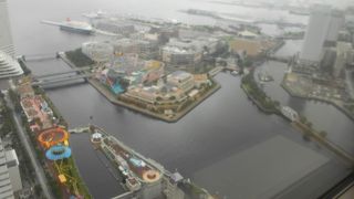 ランドマークタワーの周りに広がる