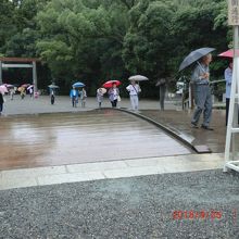 ここから中へ、この先は別界です