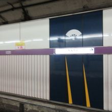 駅も紫