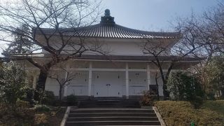 増上寺の境内の中でも古株の建物