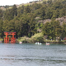 湖上の鳥居