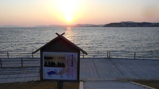 夕日の綺麗な湖