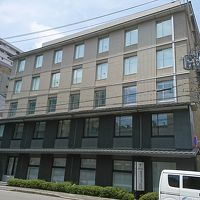 ホテル正面（写真左側に入口があります。）